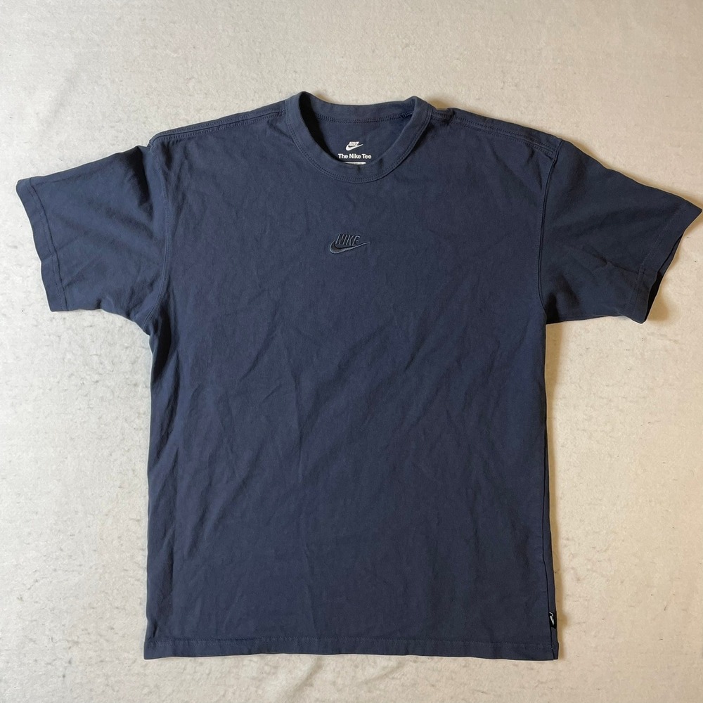 Nike Tee Loose Fit T-Shirt‎ Navy Blue Mens Medium "The Nike Tee" Center Swoosh